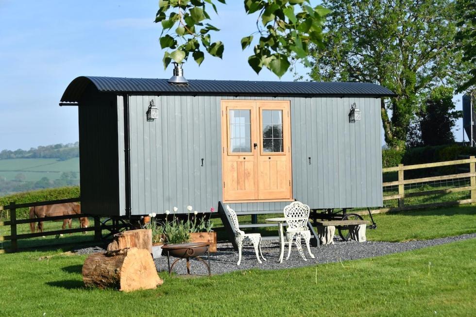 The Shepherds Hut Carmarthen Eksteriør bilde