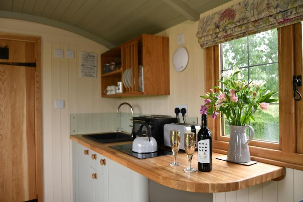 The Shepherds Hut Carmarthen Eksteriør bilde